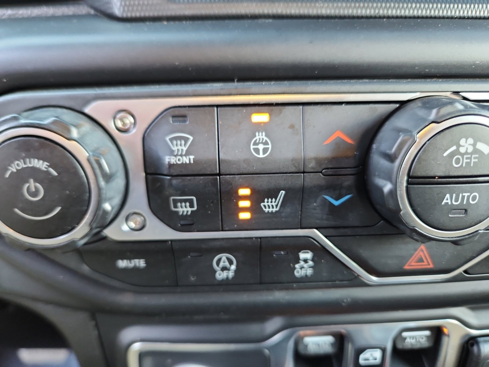 Used 2019 Jeep Wrangler Unlimited Sahara w/ Quick Order Package 24M Moab image 32