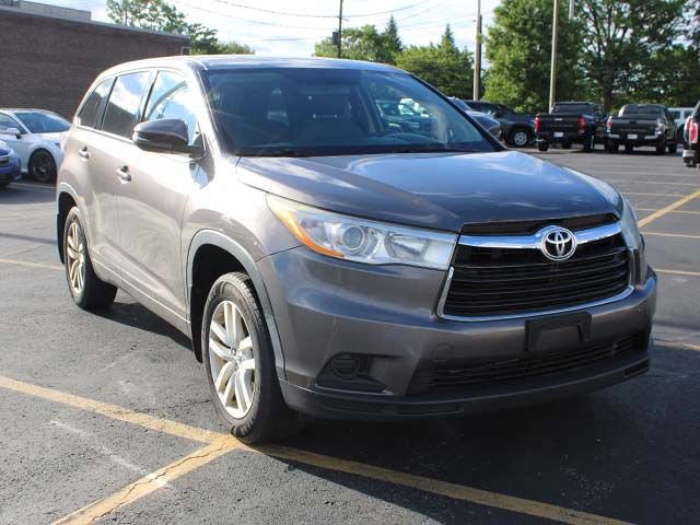 Used 2014 Toyota Highlander LE AWD/4WD image 4