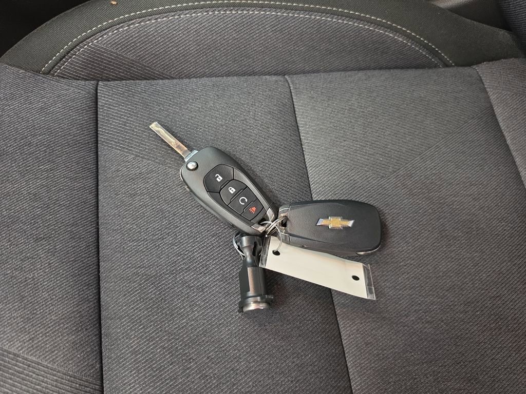 Used 2025 Chevrolet Trax LS w/ LS Convenience Package FWD image 34