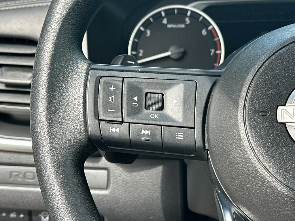Used 2024 Nissan Rogue S AWD/4WD image 14