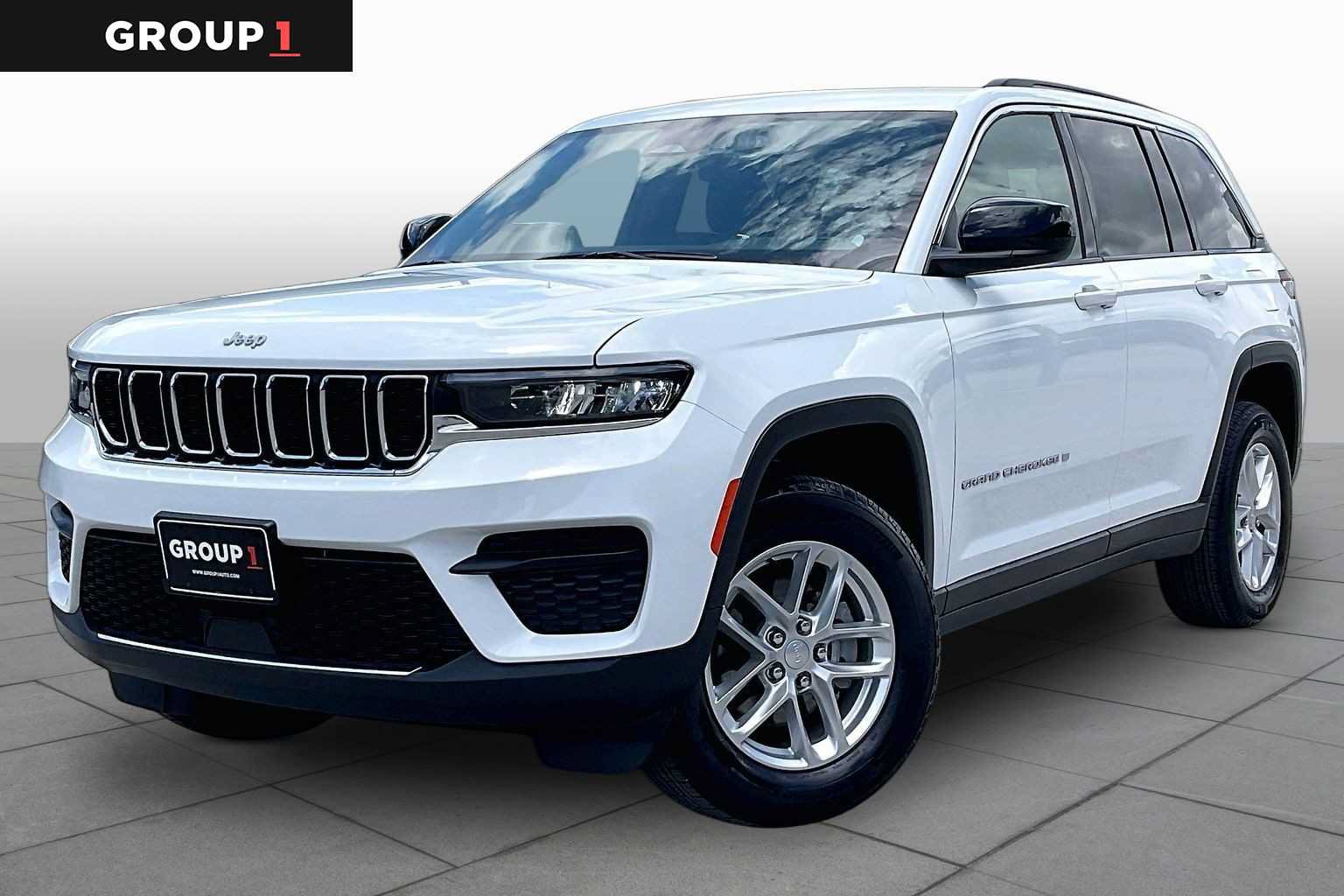 Used 2025 Jeep Grand Cherokee Laredo X AWD/4WD image 1