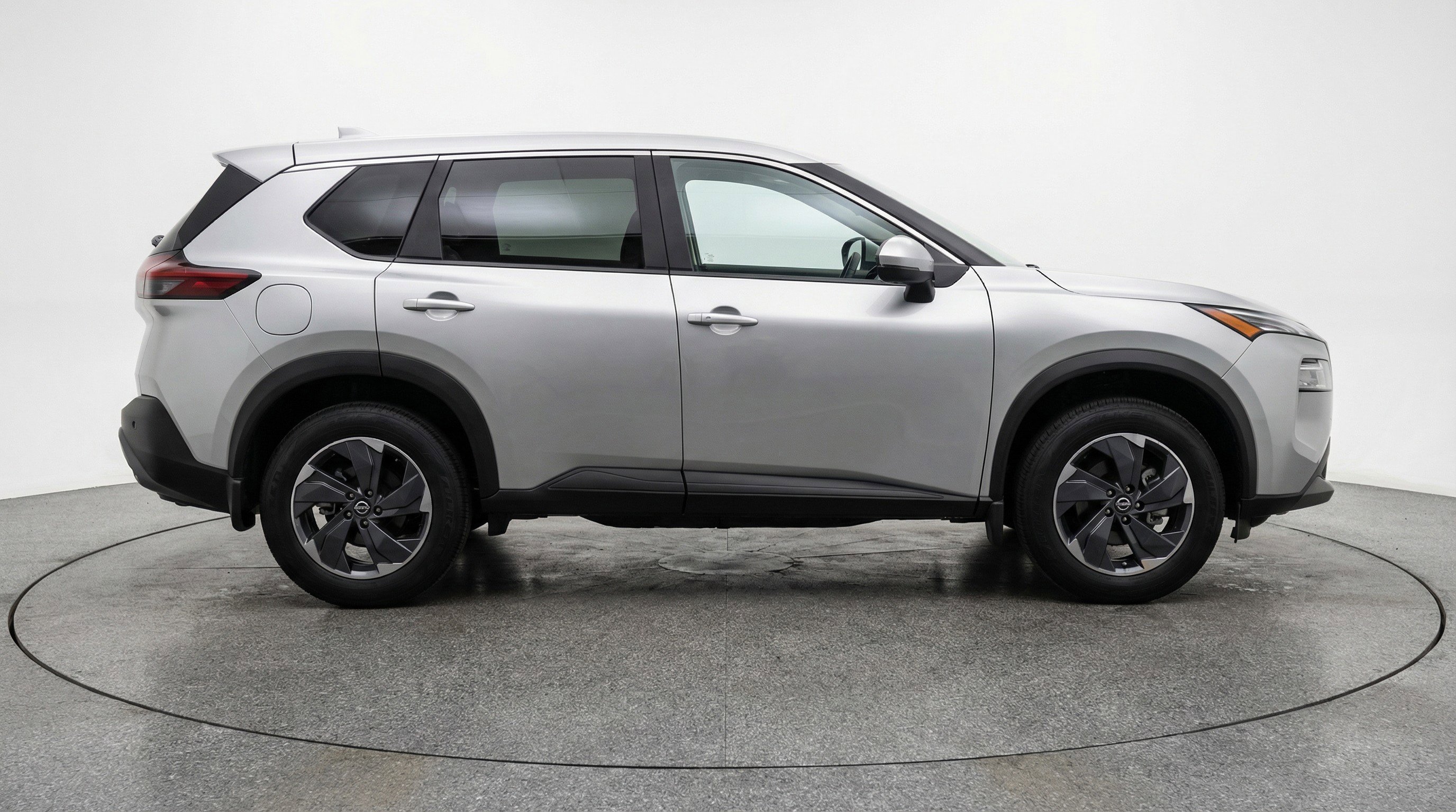 Used 2025 Nissan Rogue SV FWD image 11