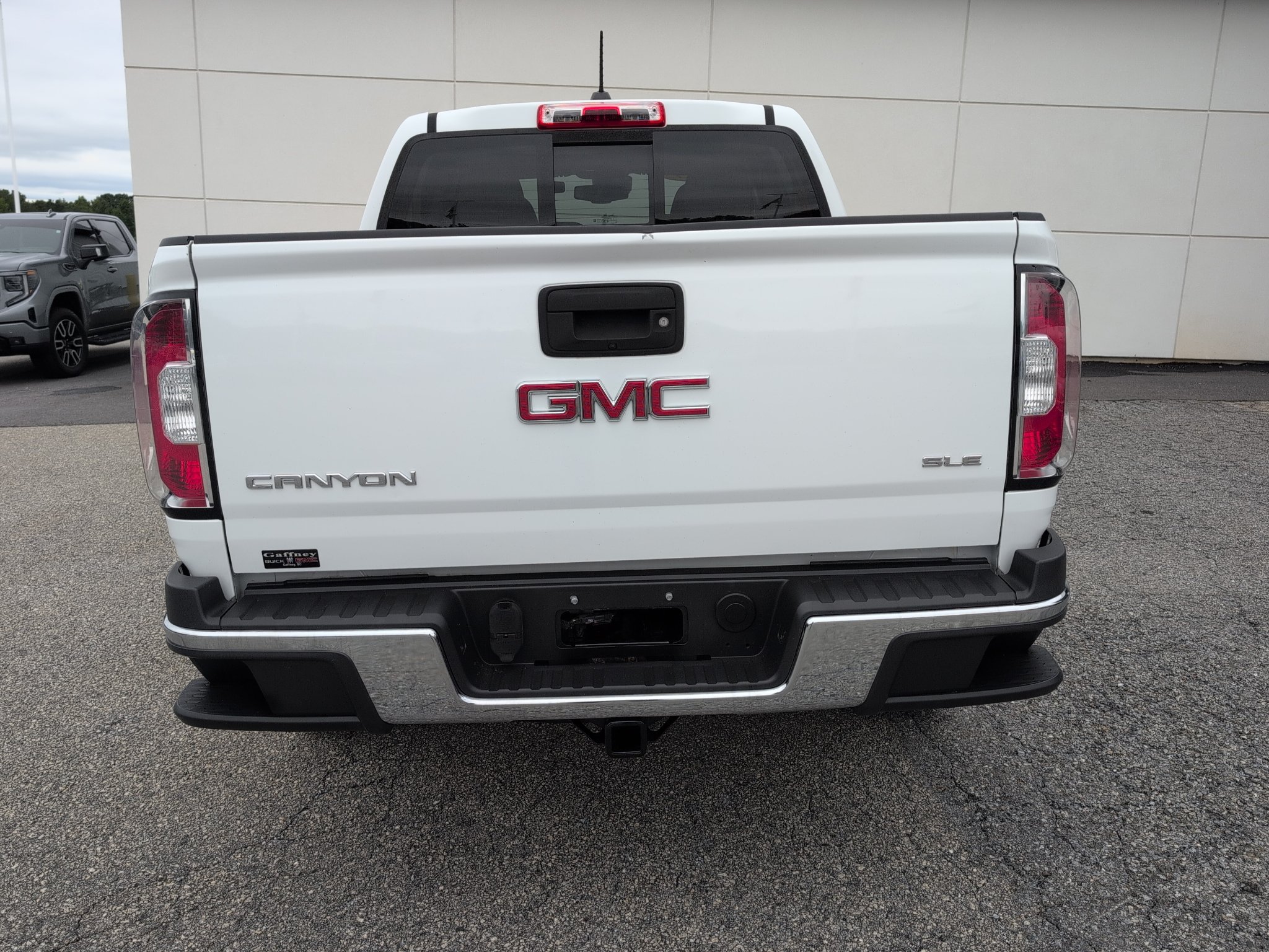 Used 2017 GMC Canyon SLE w/ SLE Convenience Package RWD image 4
