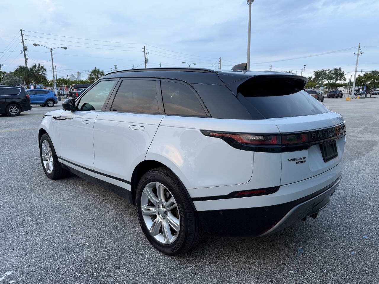 Used 2018 Land Rover Range Rover Velar R-Dynamic SE AWD/4WD image 11