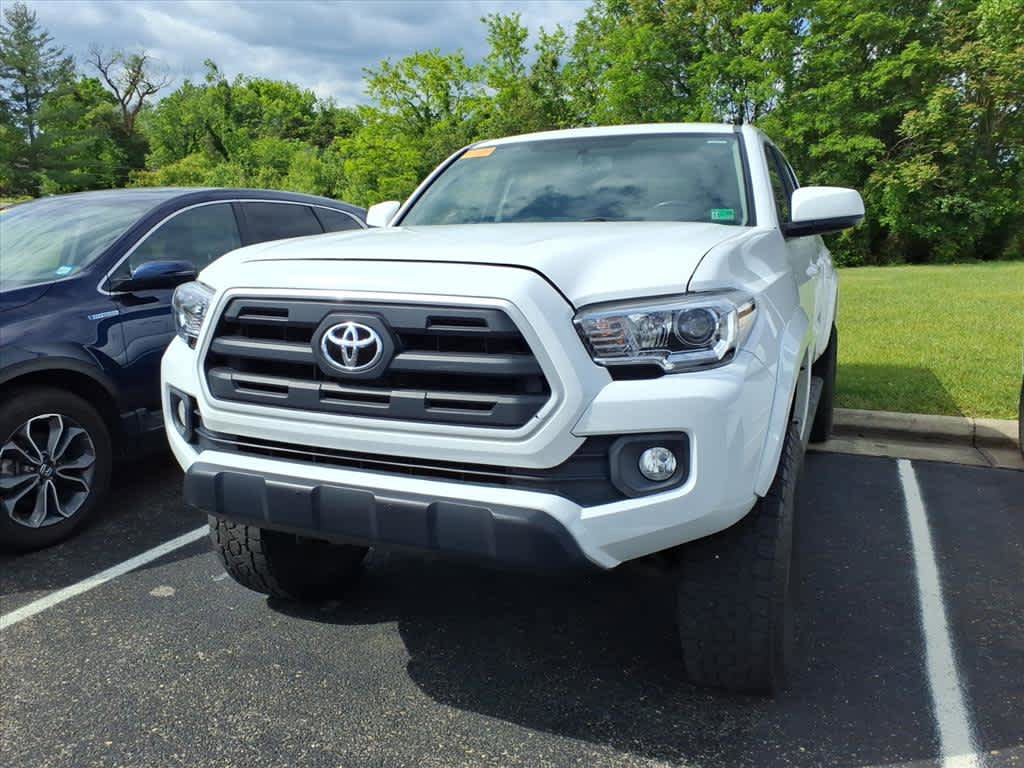 Used 2017 Toyota Tacoma SR5 w/ Tow Package AWD/4WD image 4