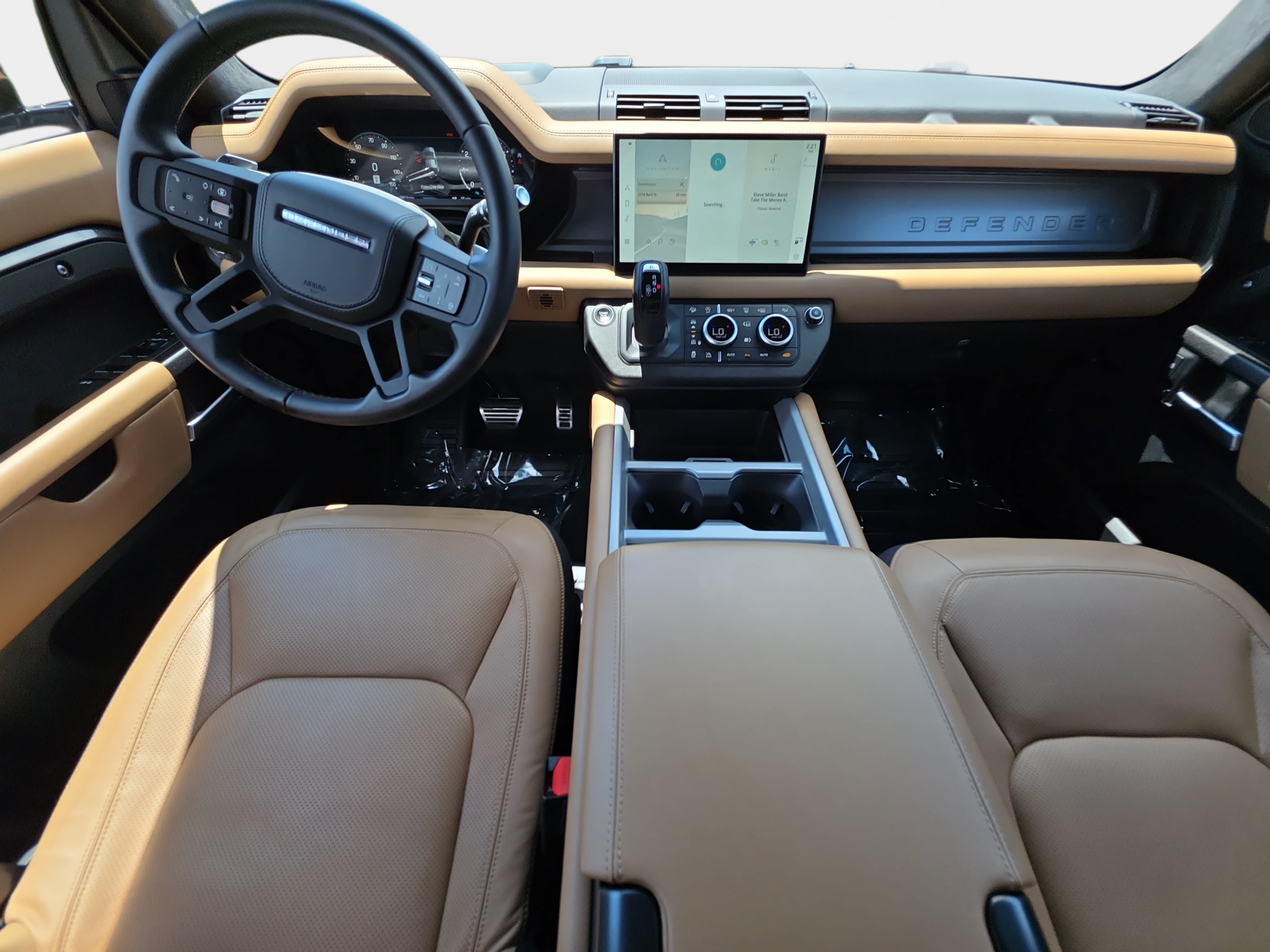 Used 2025 Land Rover Defender 110 V8 AWD/4WD image 9