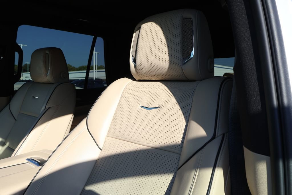 Used 2023 Cadillac Escalade Premium Luxury w/ Performance Package image 14