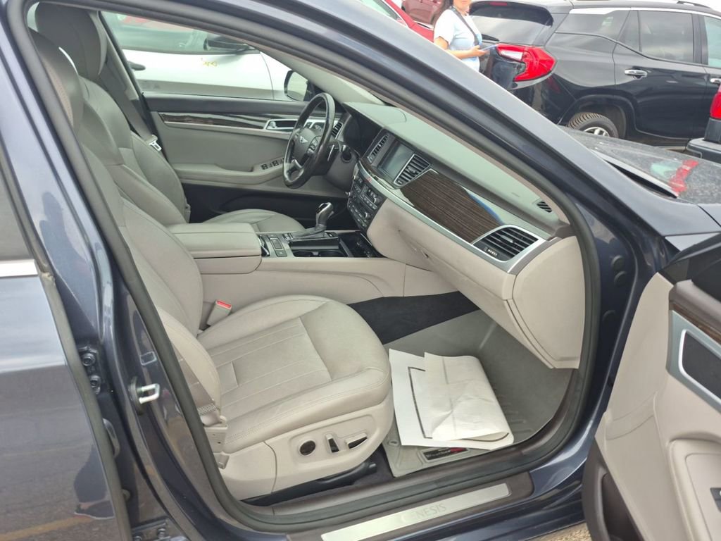 Used 2017 Genesis G80 3.8 image 10