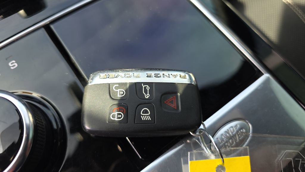 Used 2019 Land Rover Range Rover Velar R-Dynamic SE image 28