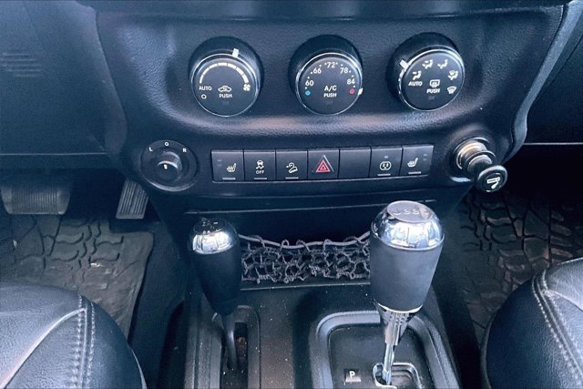 Used 2016 Jeep Wrangler Unlimited Sahara image 16