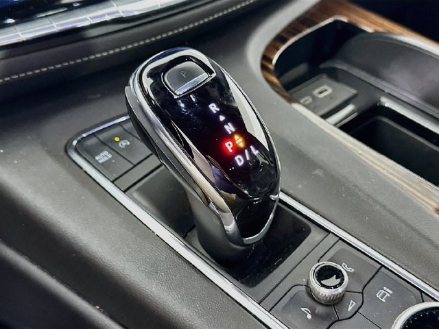 Used 2024 Cadillac Escalade ESV Luxury AWD/4WD image 22