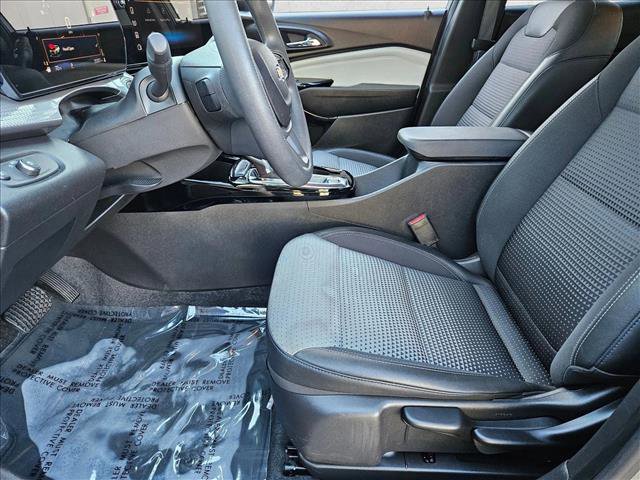 Used 2025 Chevrolet Trax LT FWD image 15