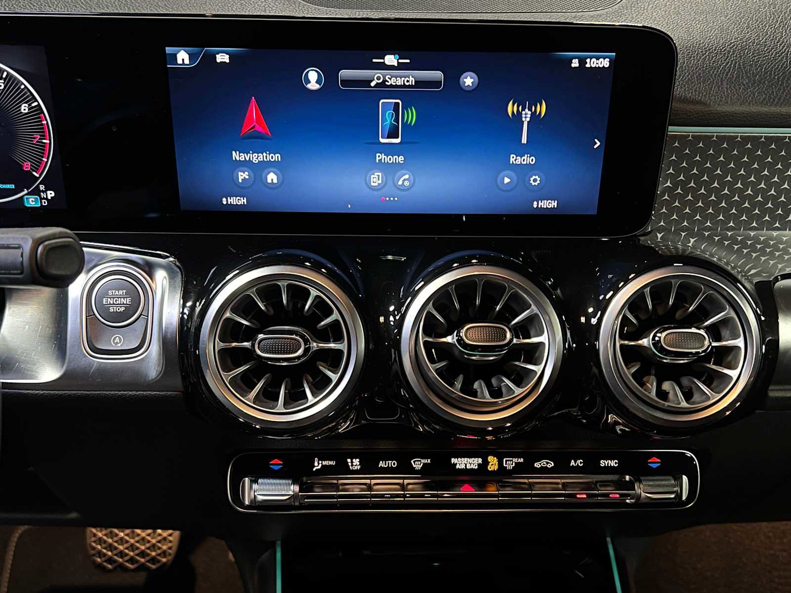 Used 2025 Mercedes-Benz GLB 250 4MATIC image 27