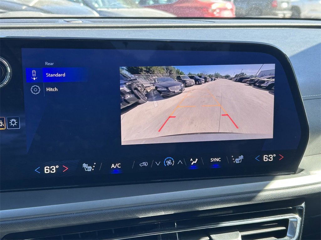 Used 2025 Chevrolet Traverse LT image 35