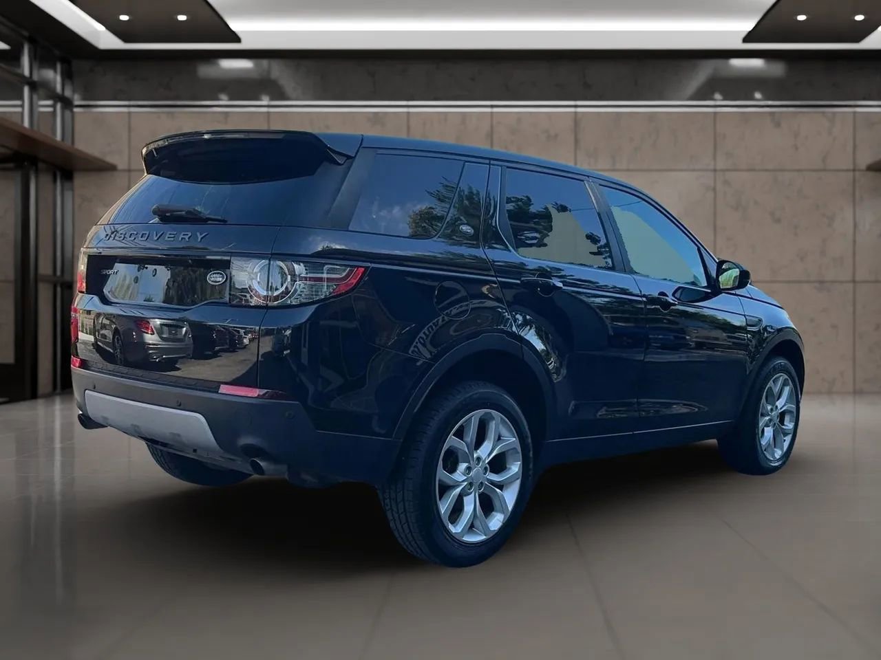 Used 2015 Land Rover Discovery Sport HSE AWD/4WD image 6