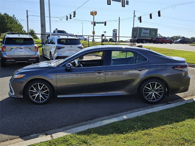 Used 2023 Toyota Camry XLE image 4