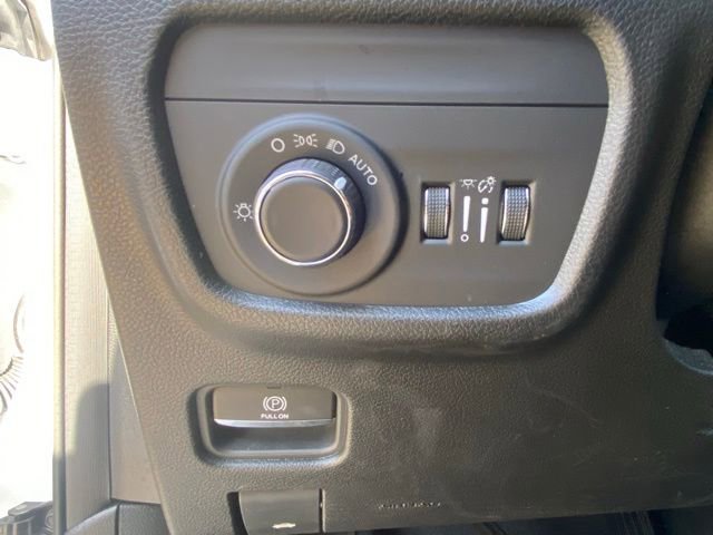 Used 2023 Jeep Grand Cherokee Laredo w/ Luxury Tech Group I AWD/4WD image 15