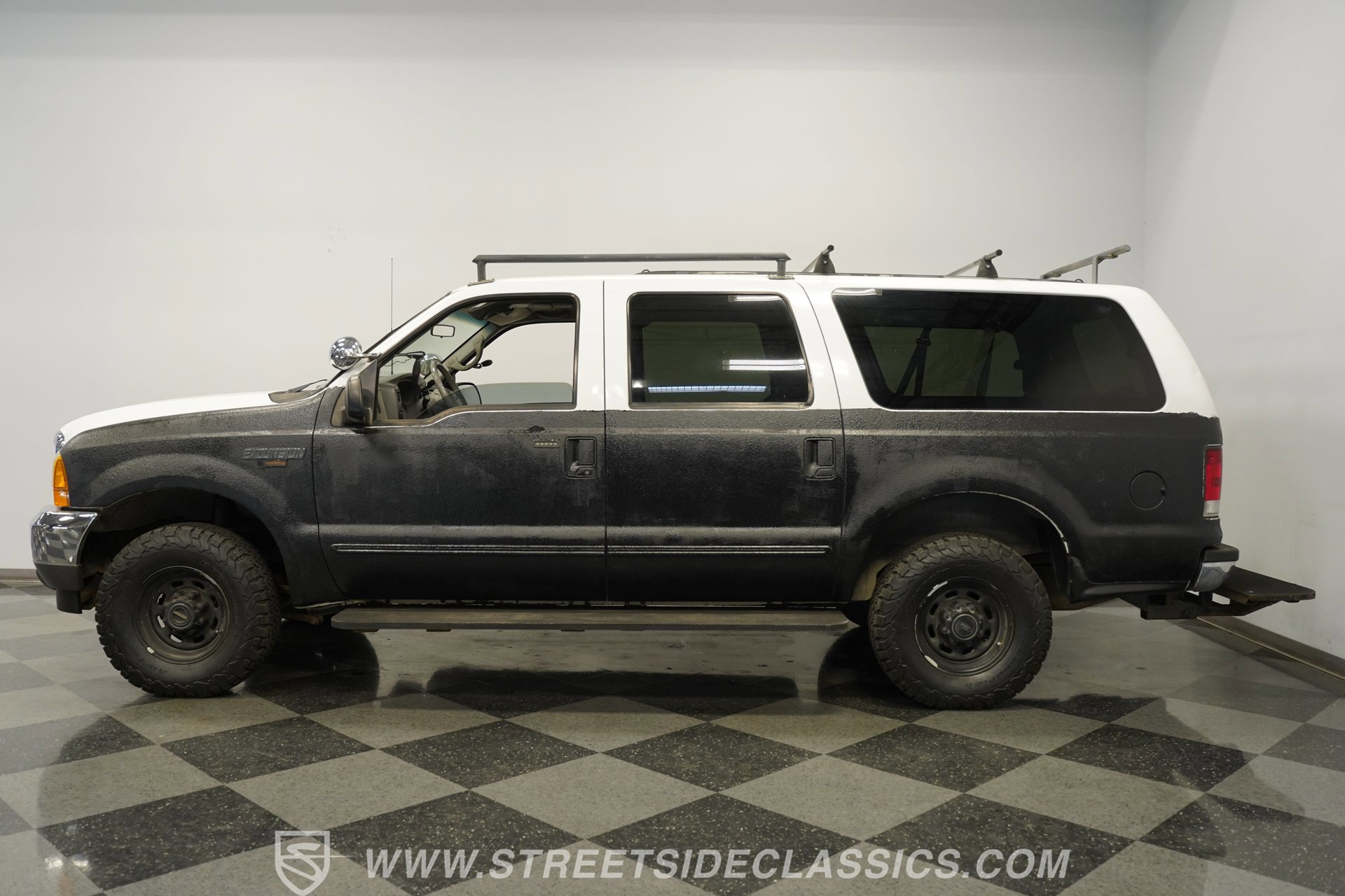 Used 2000 Ford Excursion XLT image 2