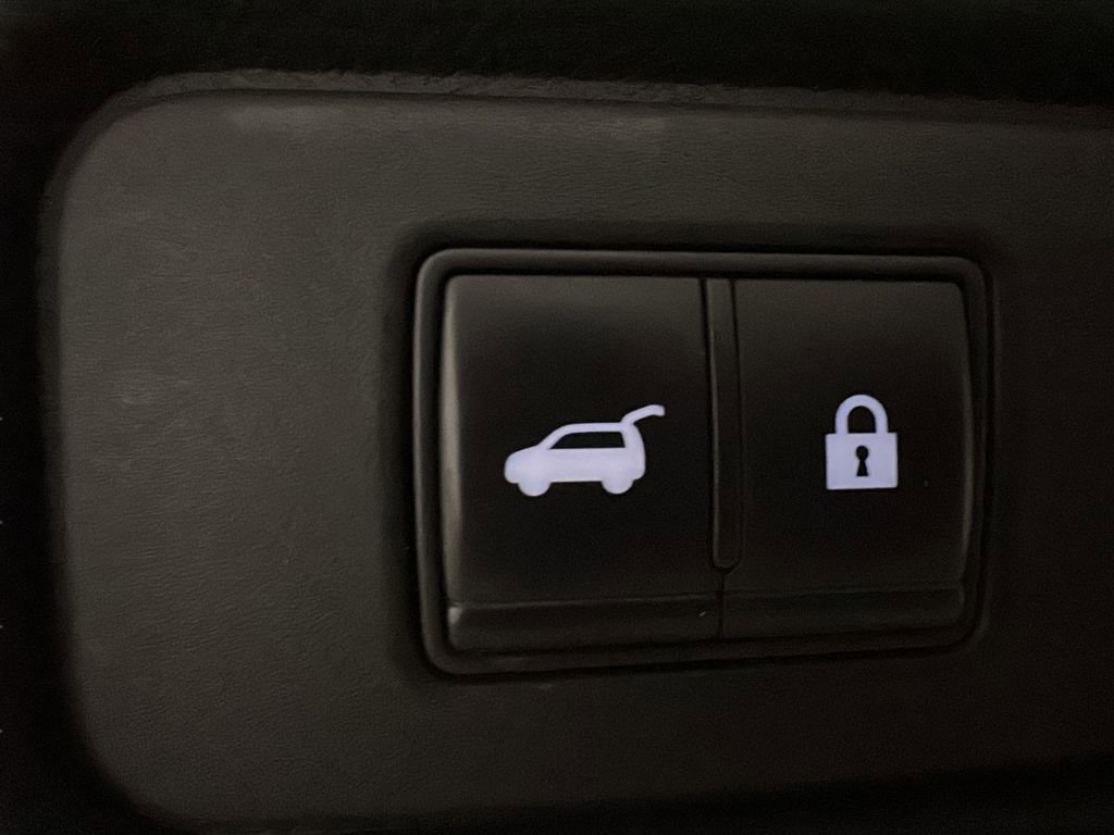 Used 2022 Nissan Pathfinder SV w/ SV Premium Package image 18