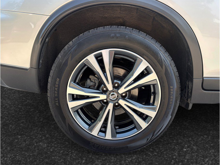 Used 2020 Nissan Rogue SV w/ Premium Package FWD image 14