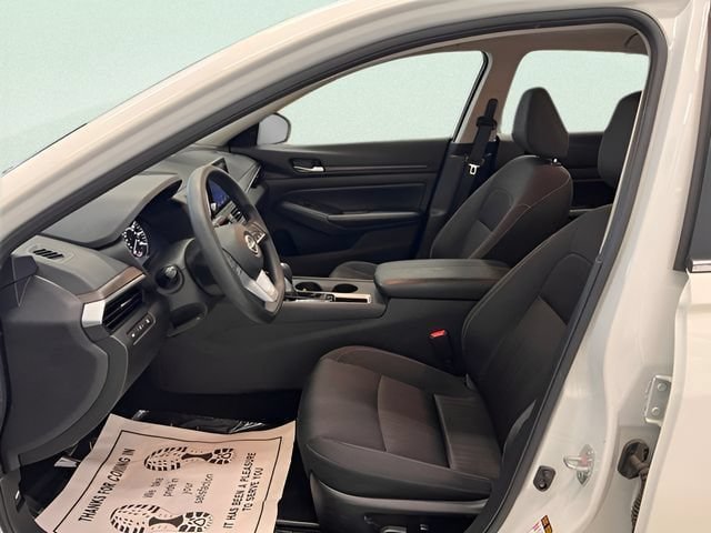 Used 2025 Nissan Altima 2.5 SV FWD image 13