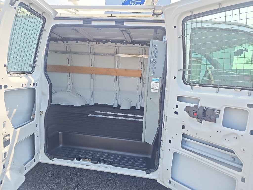 Used 2015 Chevrolet Express 2500 RWD image 12