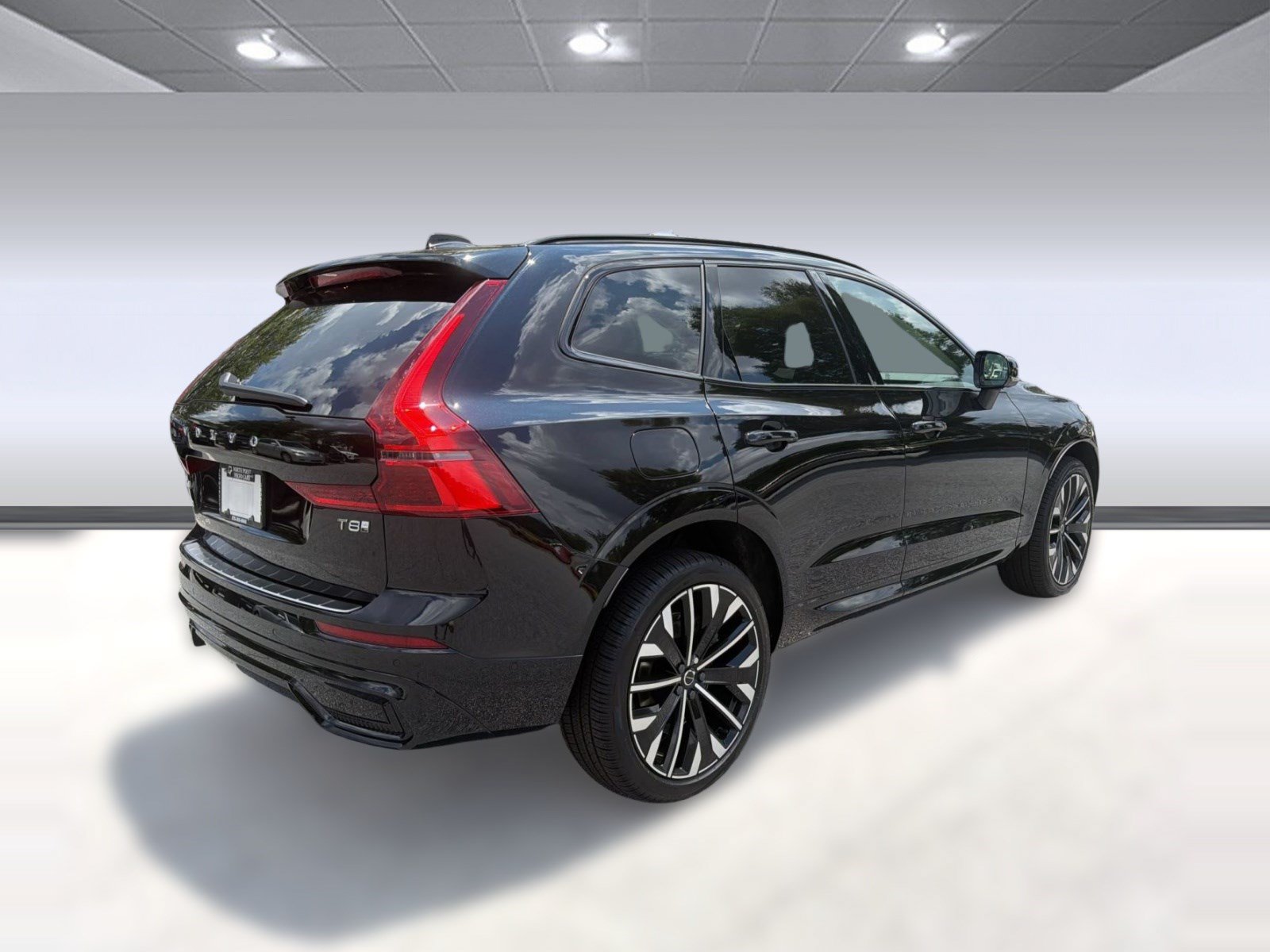 New 2026 Volvo XC60 T8 Ultra w/ Protection Package Premier AWD/4WD image 9