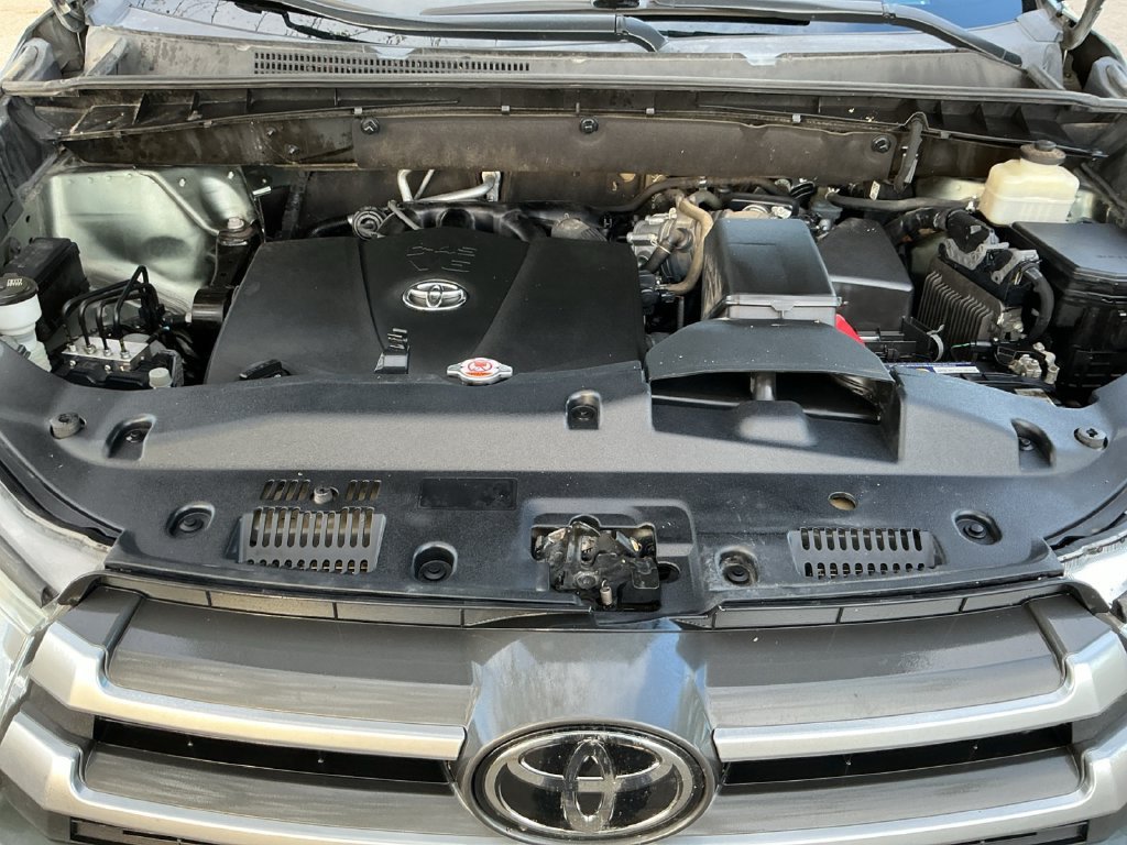 Used 2018 Toyota Highlander XLE AWD/4WD image 30