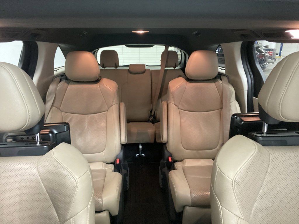 Used 2022 Toyota Sienna Limited image 39