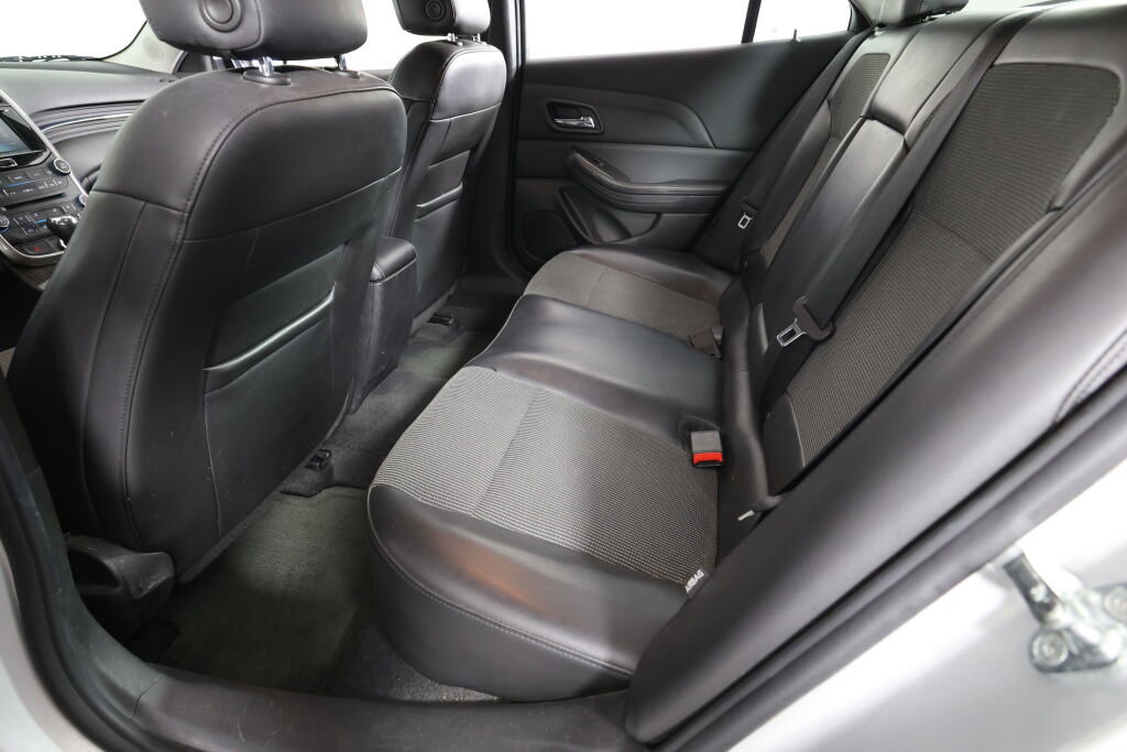 Used 2016 Chevrolet Malibu LT image 17
