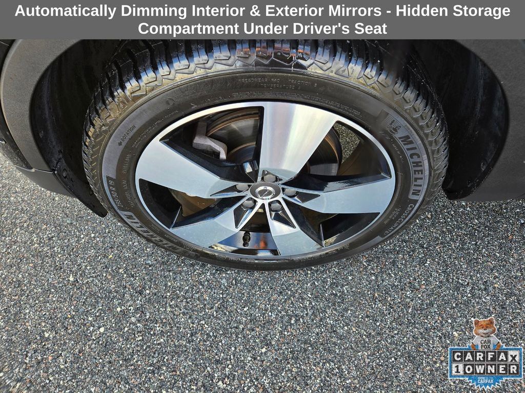 Used 2019 Volvo XC40 T4 Momentum image 17