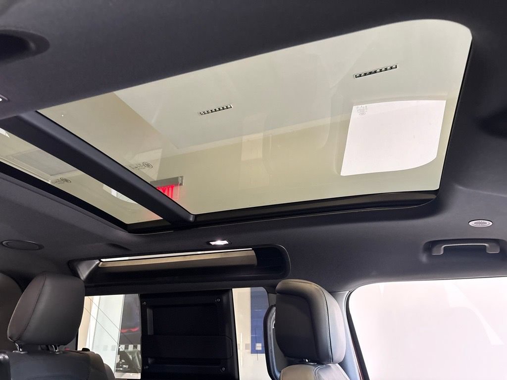 New 2026 Land Rover Defender 90 X-Dynamic SE AWD/4WD image 17