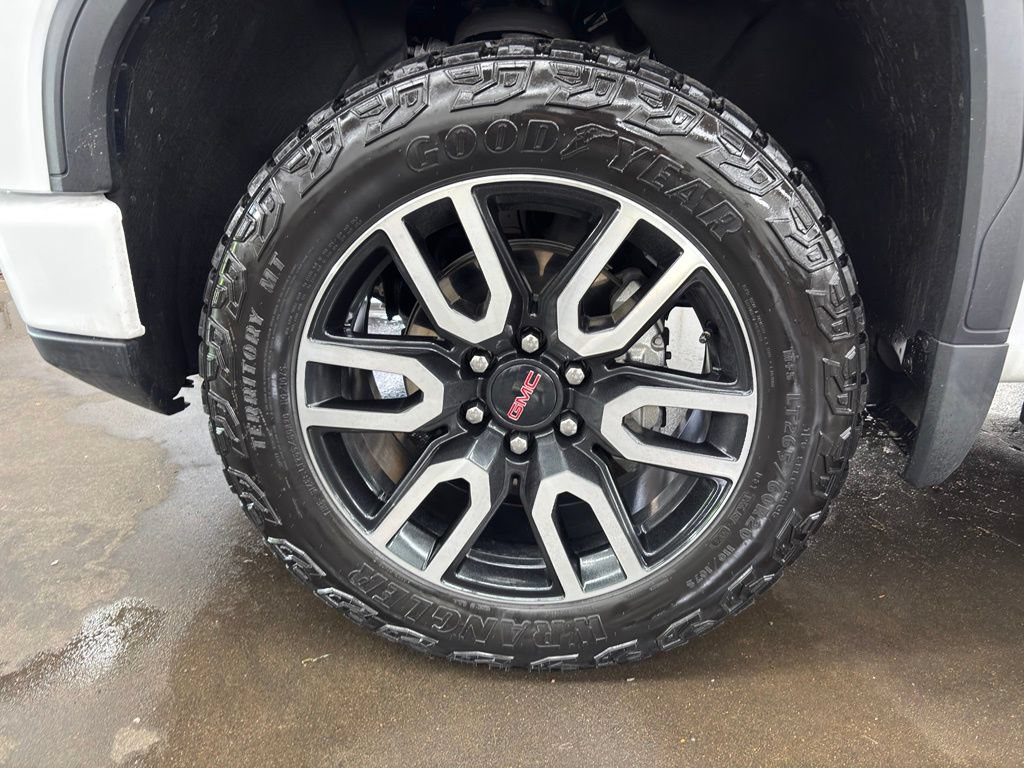 Used 2024 GMC Sierra 1500 AT4 w/ Technology Package AWD/4WD image 9