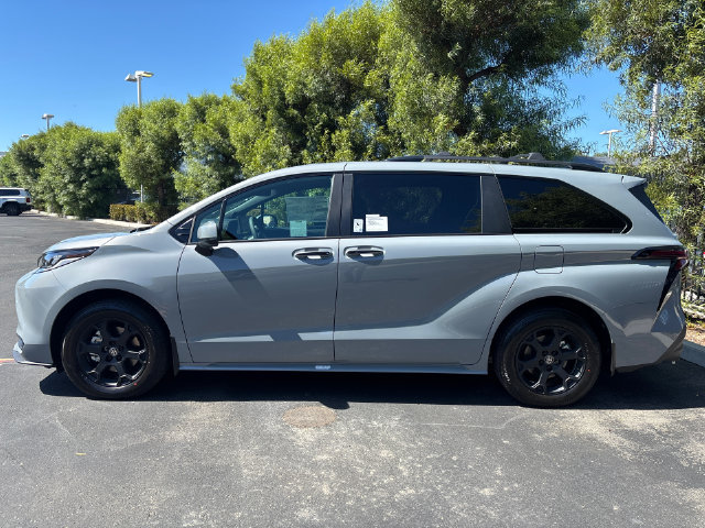 New 2026 Toyota Sienna XLE Woodland Edition AWD/4WD image 6