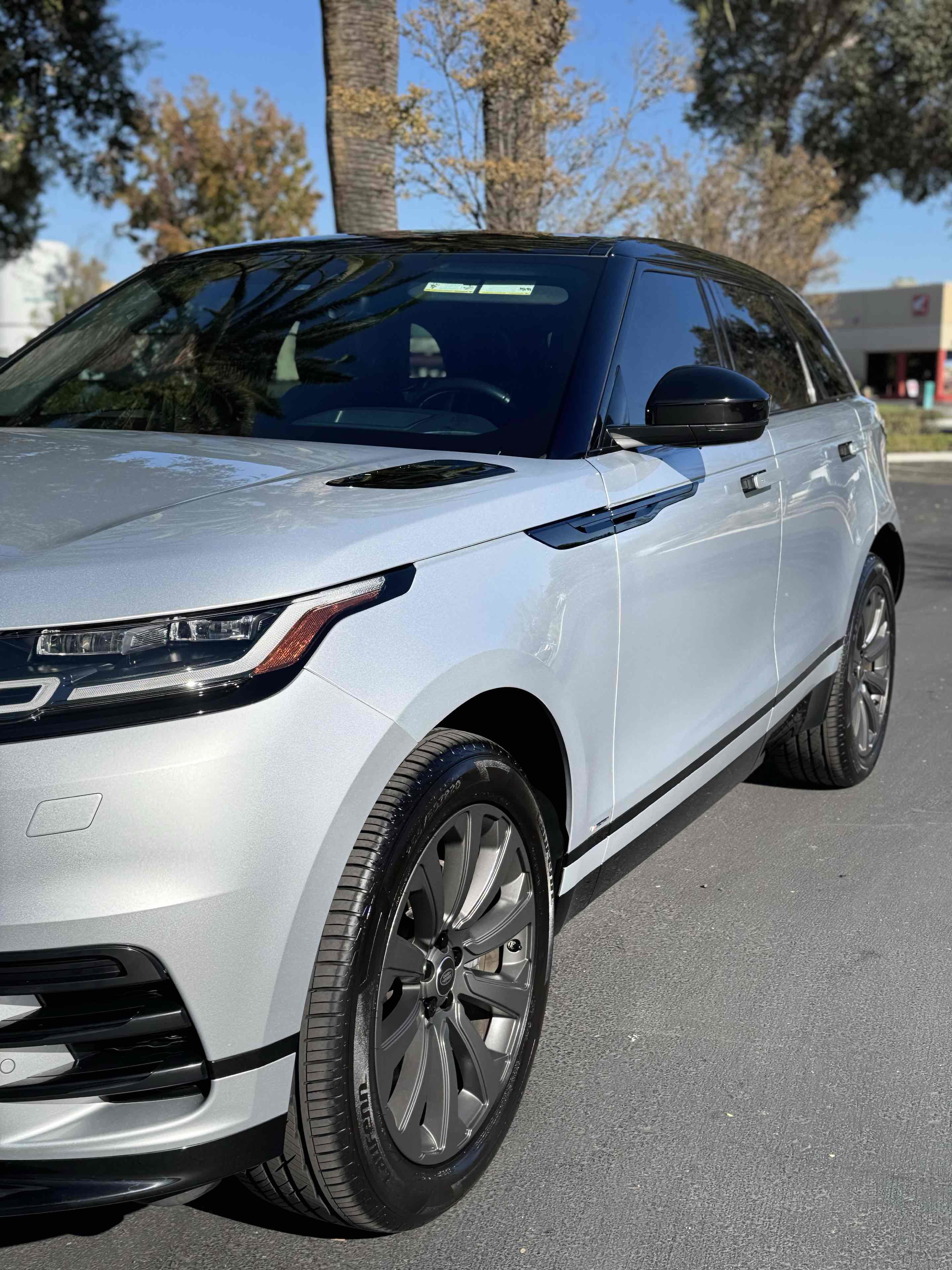 Used 2020 Land Rover Range Rover Velar R-Dynamic S image 29