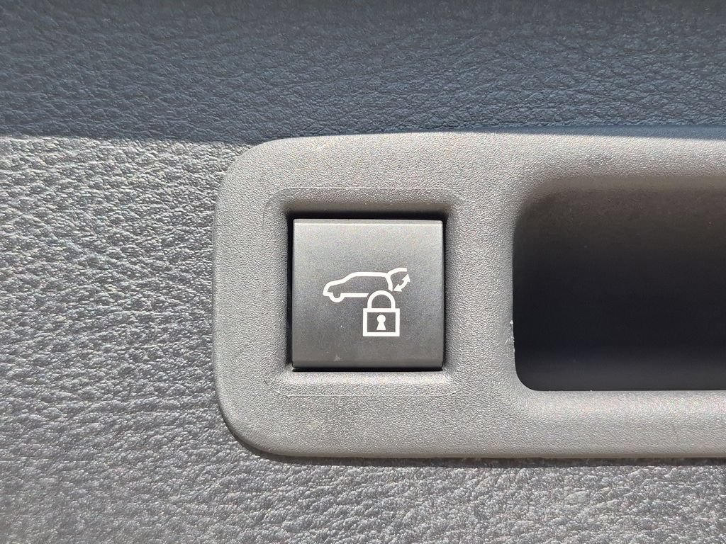 Used 2026 Toyota Sienna XLE FWD image 39