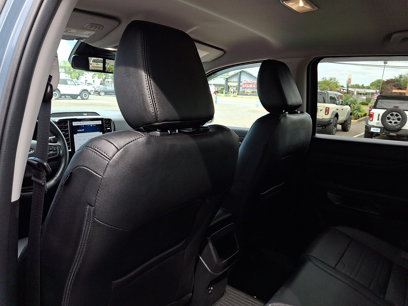 Used 2025 Ford Ranger Lariat w/ FX4 Off-Road Package AWD/4WD image 12