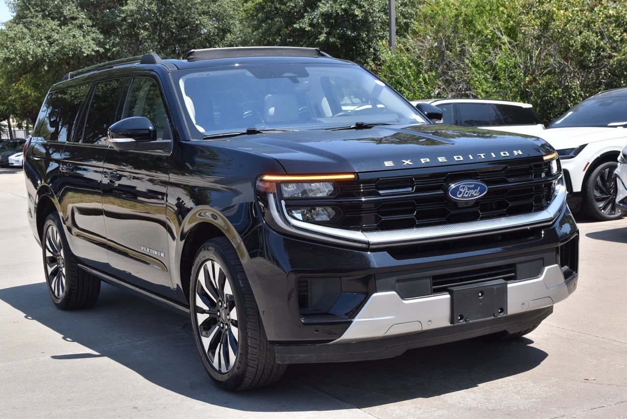 Certified 2025 Ford Expedition Max Platinum w/ Driver's Package AWD/4WD image 4