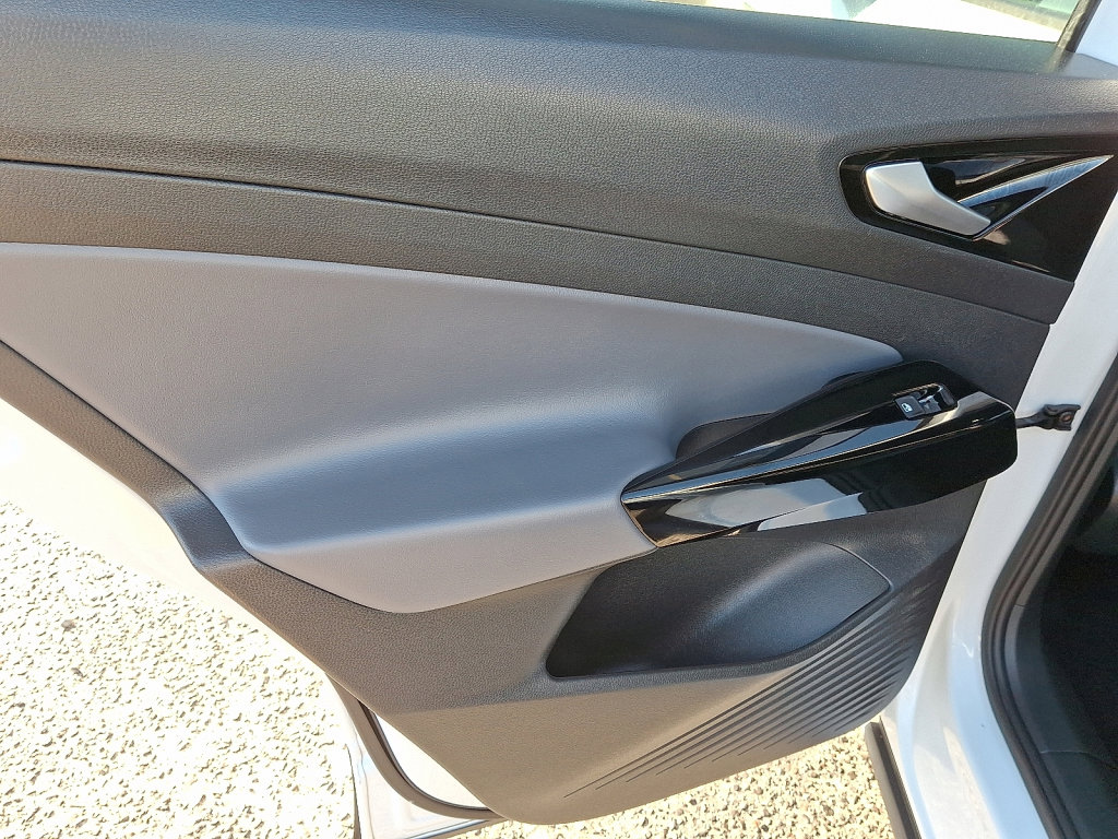 Used 2022 Volkswagen ID.4 Pro image 18