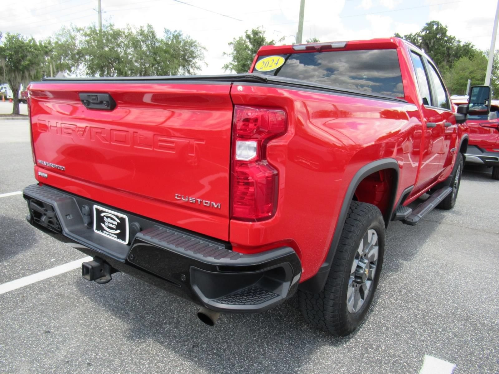 Used 2024 Chevrolet Silverado 2500 Custom w/ Custom Convenience Package RWD image 8