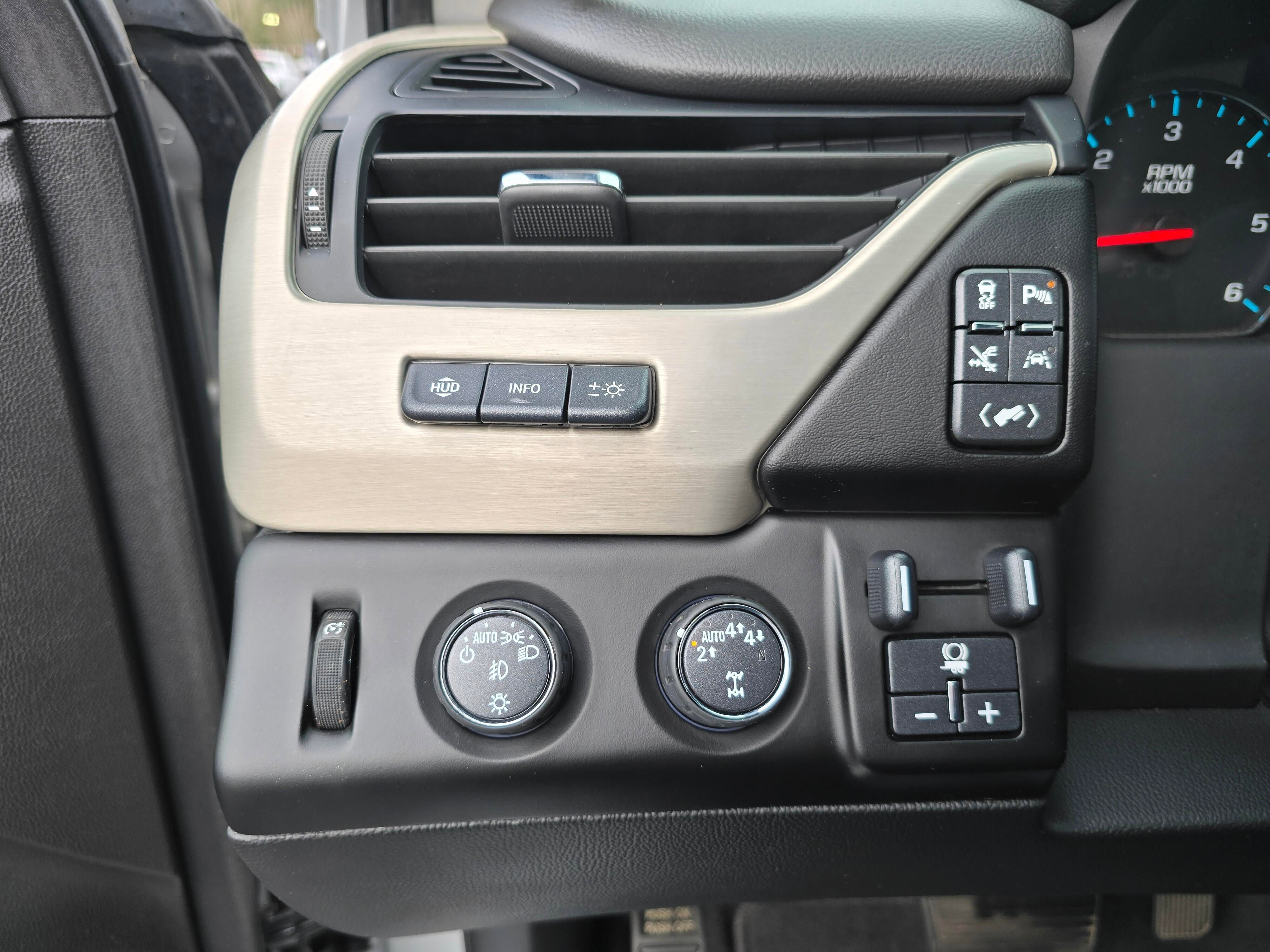 Used 2020 GMC Yukon XL Denali w/ Denali Premium Package image 26