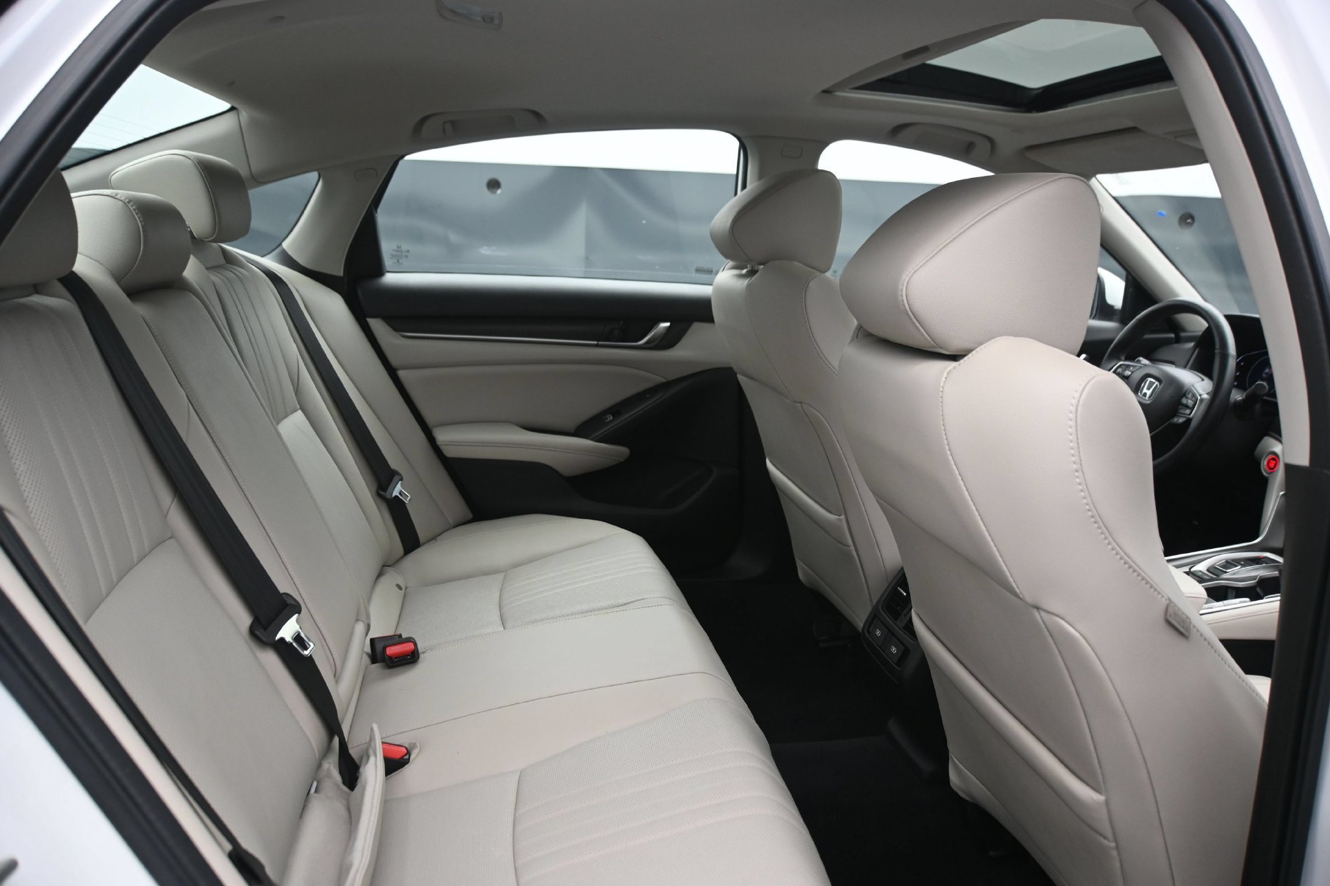 Used 2019 Honda Accord Touring image 14