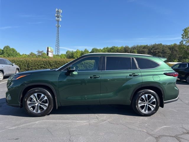 Used 2025 Toyota Highlander XLE image 12