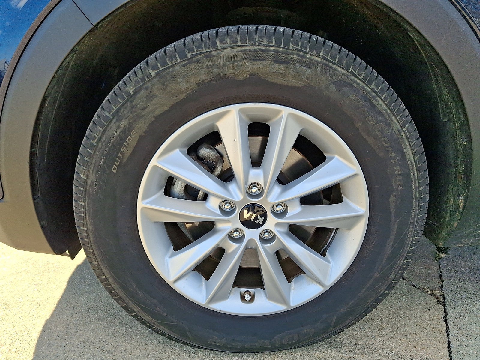 Used 2019 Kia Sorento LX image 28