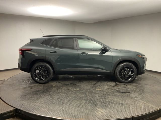 New 2026 Chevrolet Trax LT w/ Midnight Edition FWD image 8