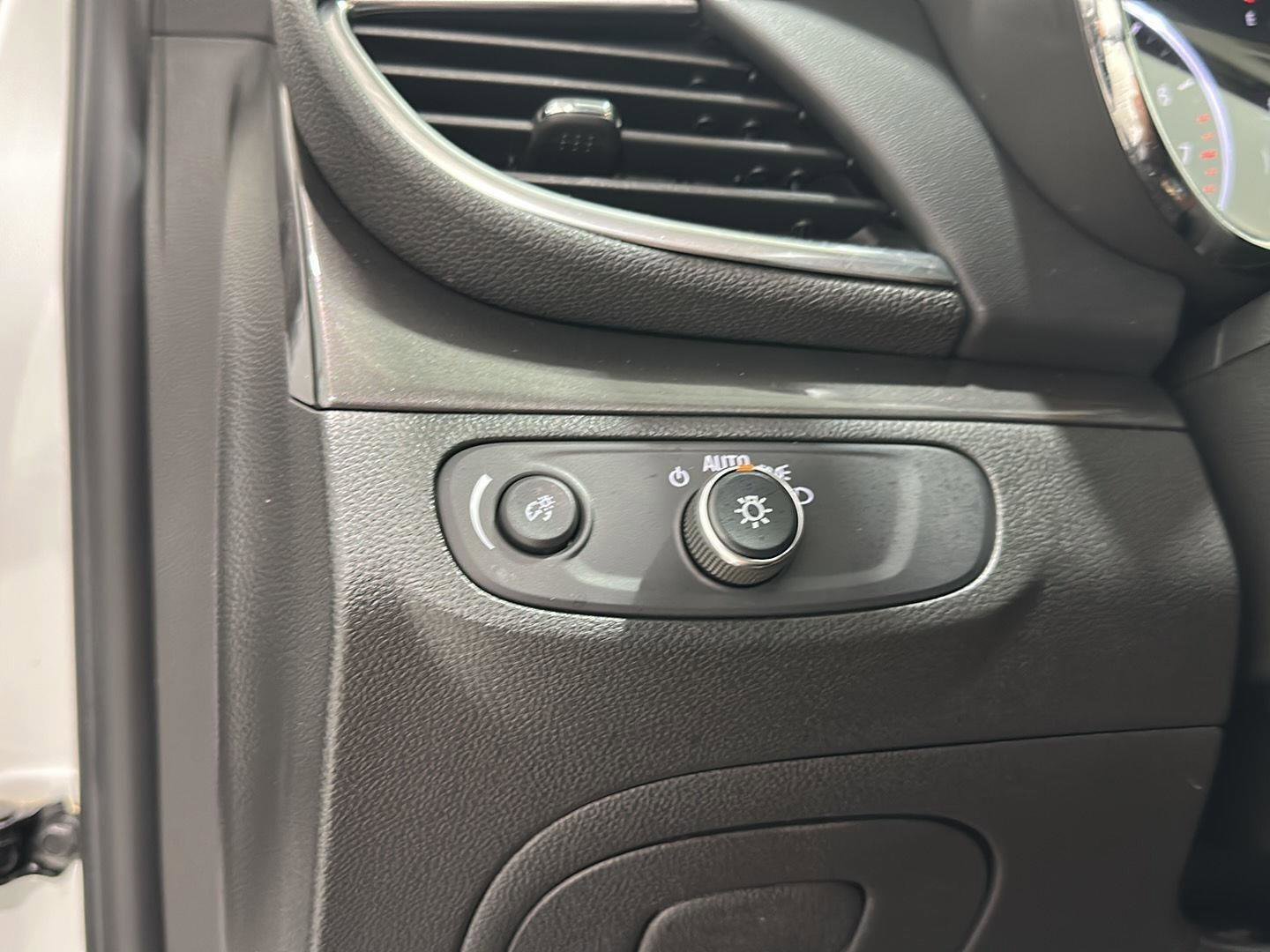 Used 2018 Buick Encore Preferred AWD/4WD image 15