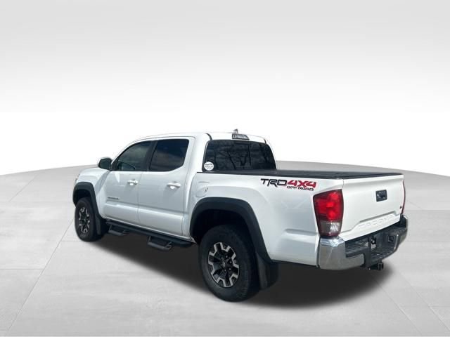 Used 2017 Toyota Tacoma TRD Off-Road w/ Tow Package (A/T) image 3