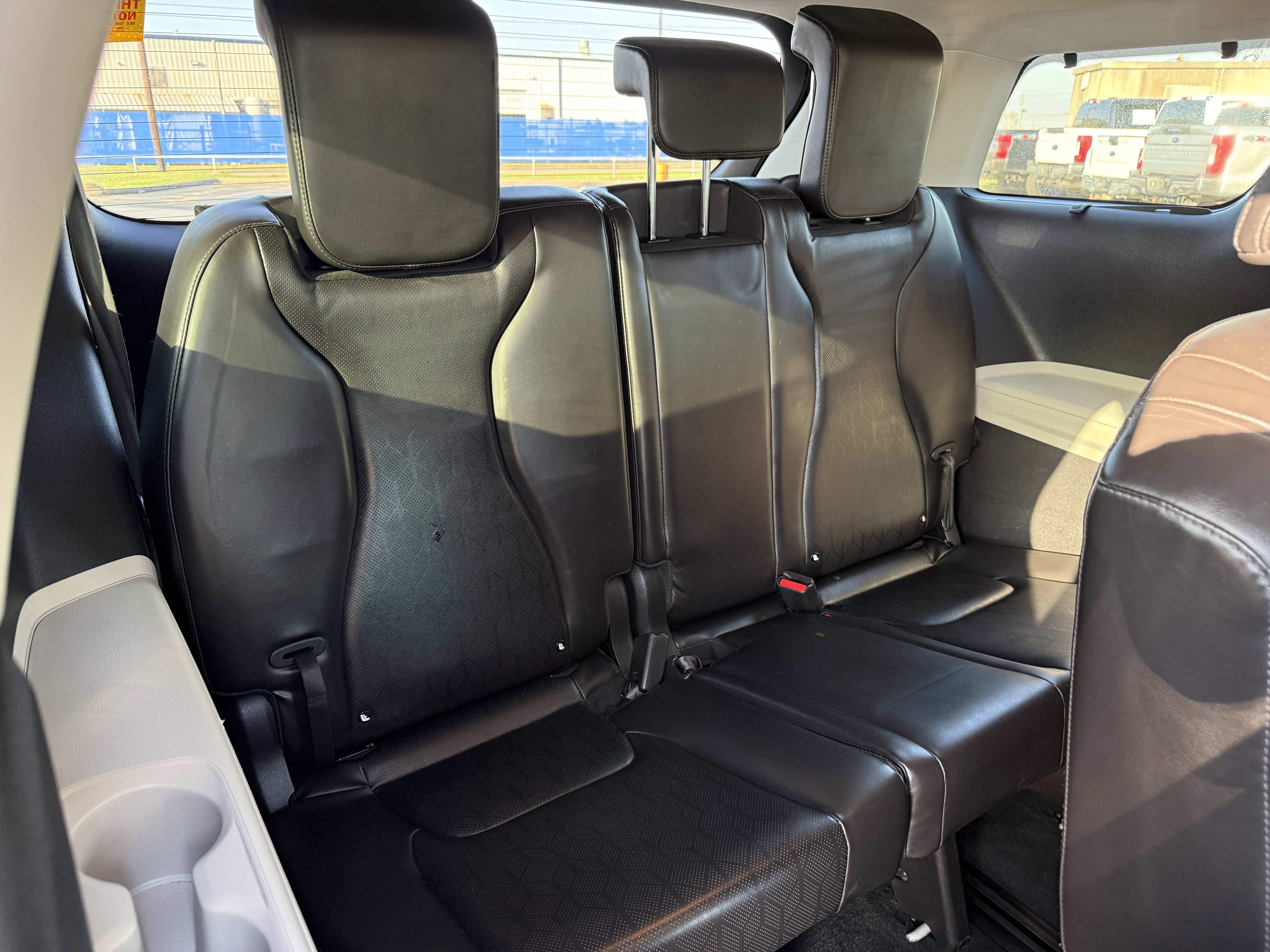 Used 2022 Kia Carnival EX image 33
