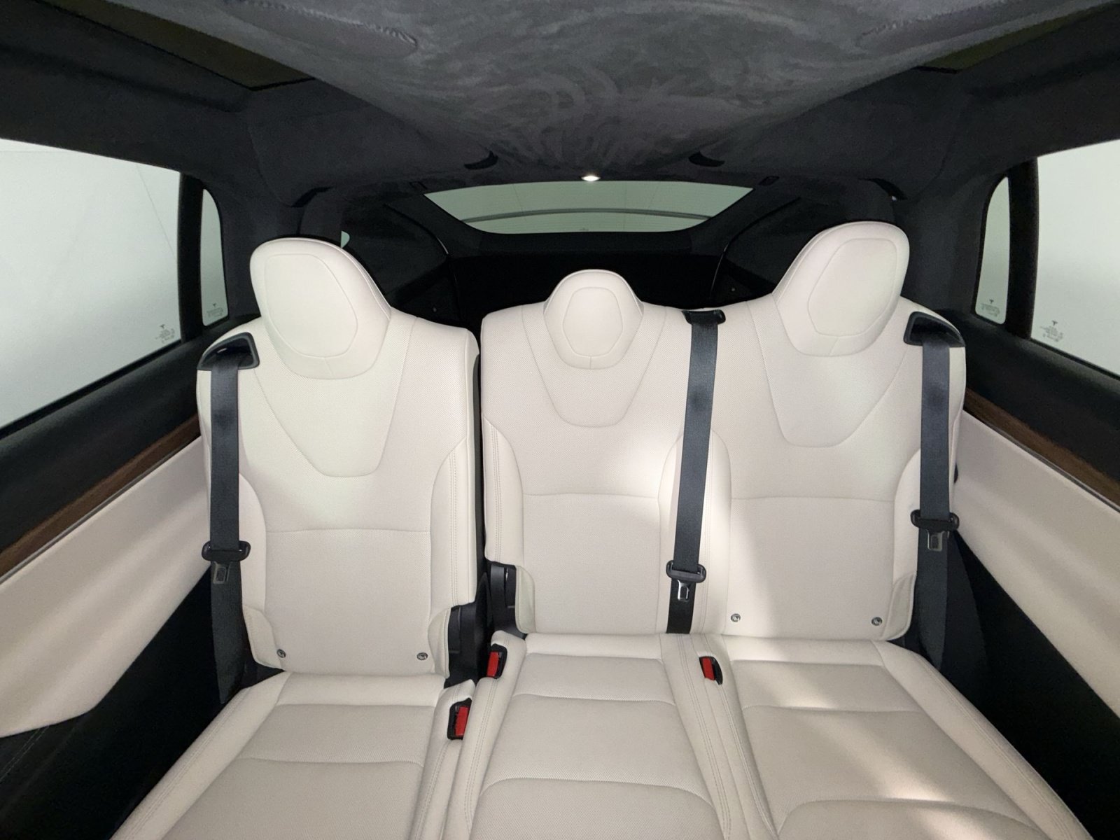 Used 2025 Tesla Model X AWD/4WD image 25