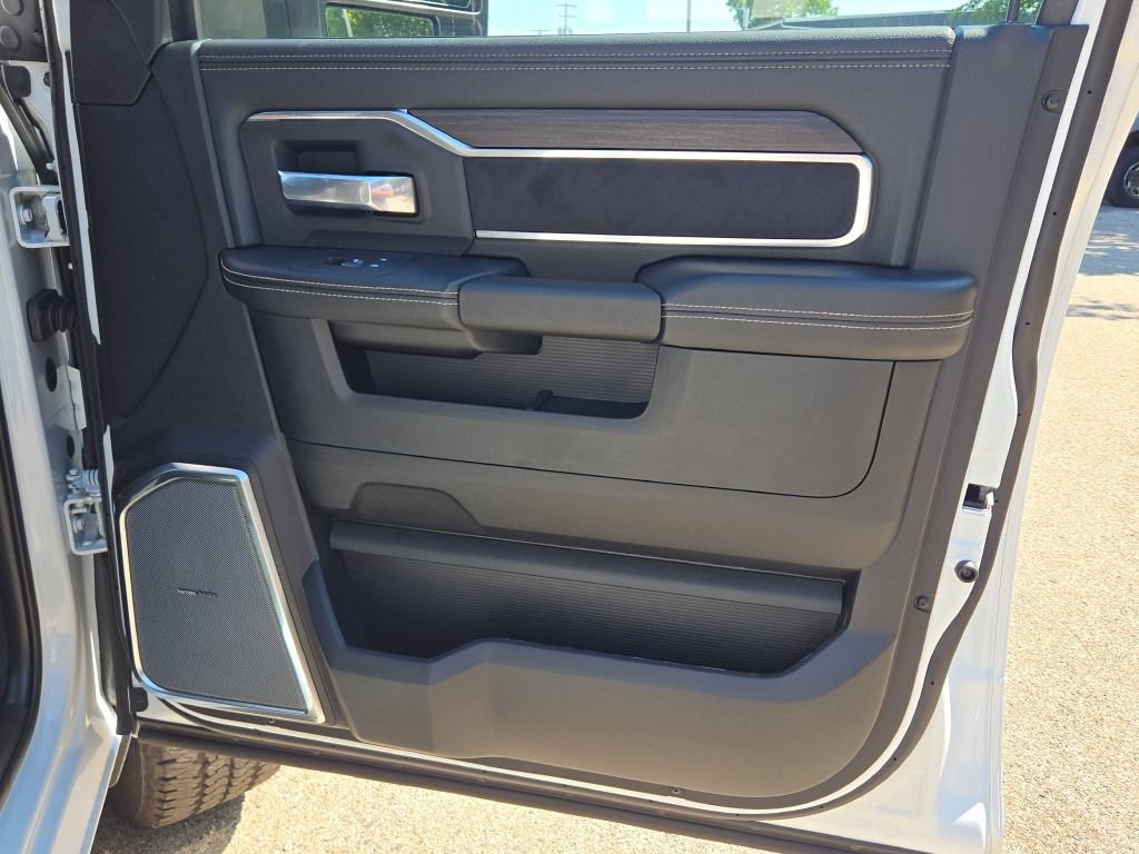 New 2026 RAM 2500 Laramie AWD/4WD image 13